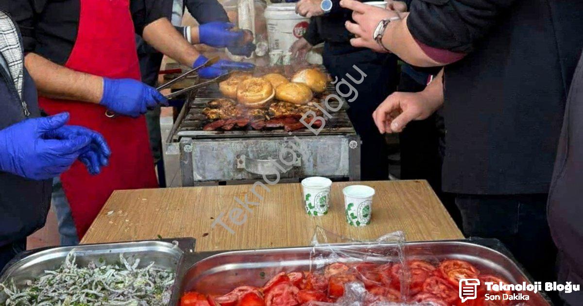 "Şuhut Anadolu Lisesi’nden Gazze için hayır çarşısı" başlıklı haber için fotorealistik, profesyonel