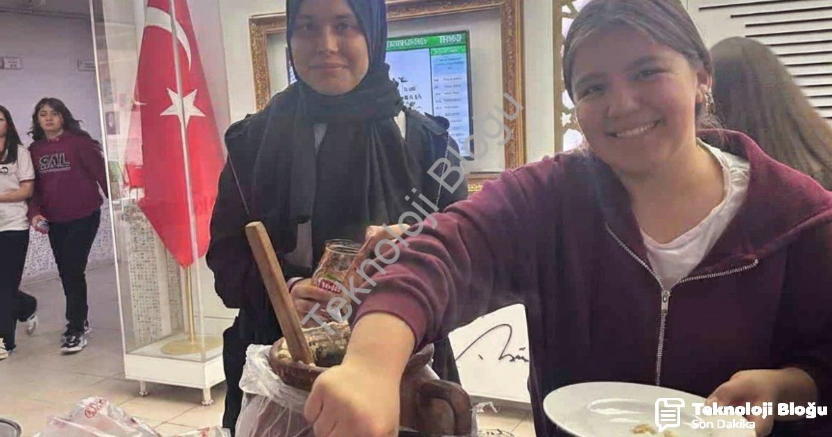 AFYONKARAHİSAR ŞUHUT ANADOLU LİSESİ, ANLAMLI BİR SOSYAL SORUMLULUK PROJESİNE İMZA ATARKEN, OKULDA 'ÇEDES GAZZE İÇİN SEFERBER' TEMALI HAYIR ÇARŞISI DÜZENLENDİ.