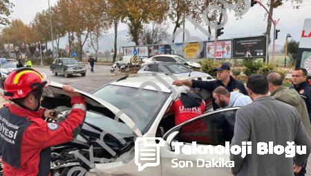 Menteşe’de Korkutan Kaza: Kırmızı Işık İhlali 2 Yaralı