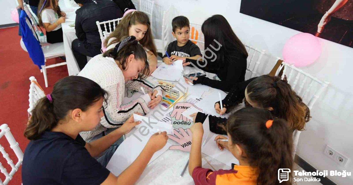 "Didimli Miniklerden Başkan Gençay'a Anlamlı Mektuplar" başlıklı haber için fotorealistik, profesyon