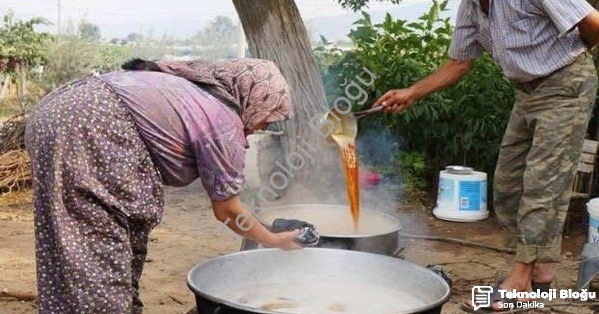 "Sarıgöl'de Asırlık Lezzet: Ev Yapımı Pekmez Geleneği Canlanıyor" başlıklı haber için fotorealistik,