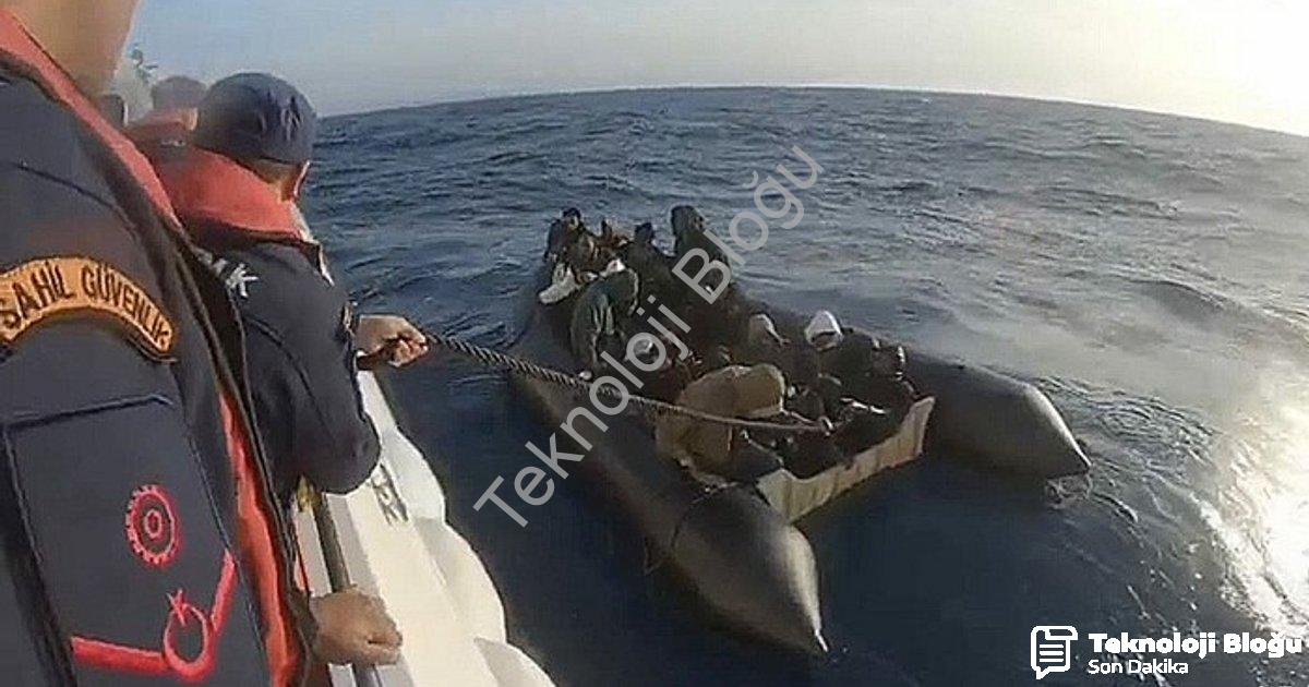 "İzmir Kıyılarında Dram: 43 Düzensiz Göçmen Kurtarıldı" başlıklı haber için fotorealistik, profesyon