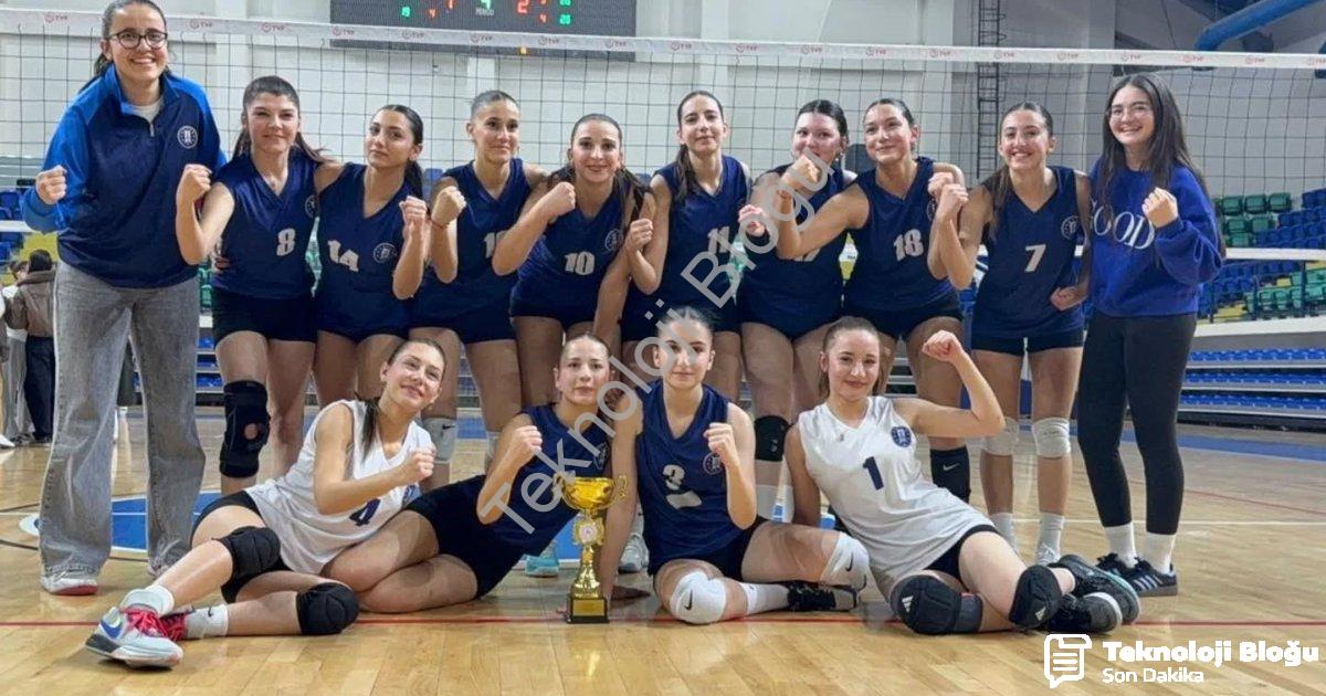 "Kütahya Belediyespor Genç Kızlar Voleybolda Zafer Elde Etti" başlıklı haber için fotorealistik, pro