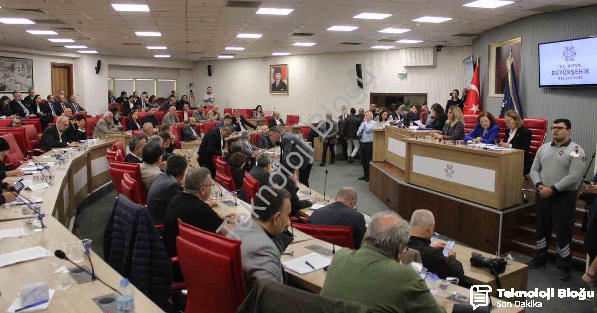 "Aydın'da Su İndirimi Kararı Altı Ay Sonraya Ertelendi" başlıklı haber için fotorealistik, profesyon