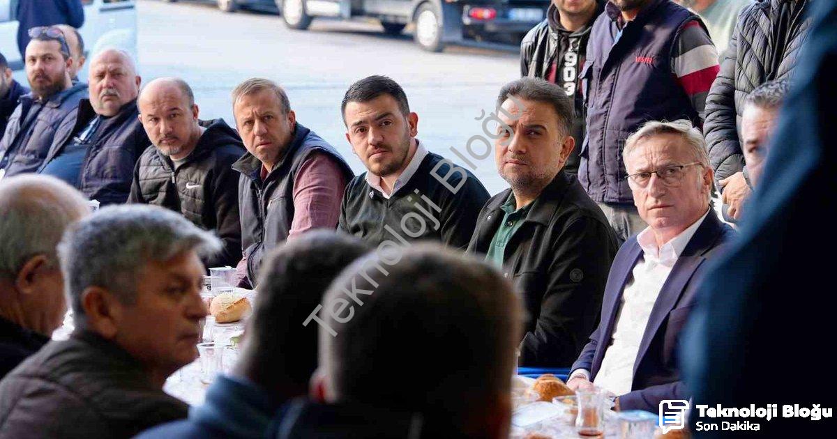 "AK Partili Baybatur, Manisa'da Esnafın Taleplerini Dinledi" başlıklı haber için fotorealistik, prof