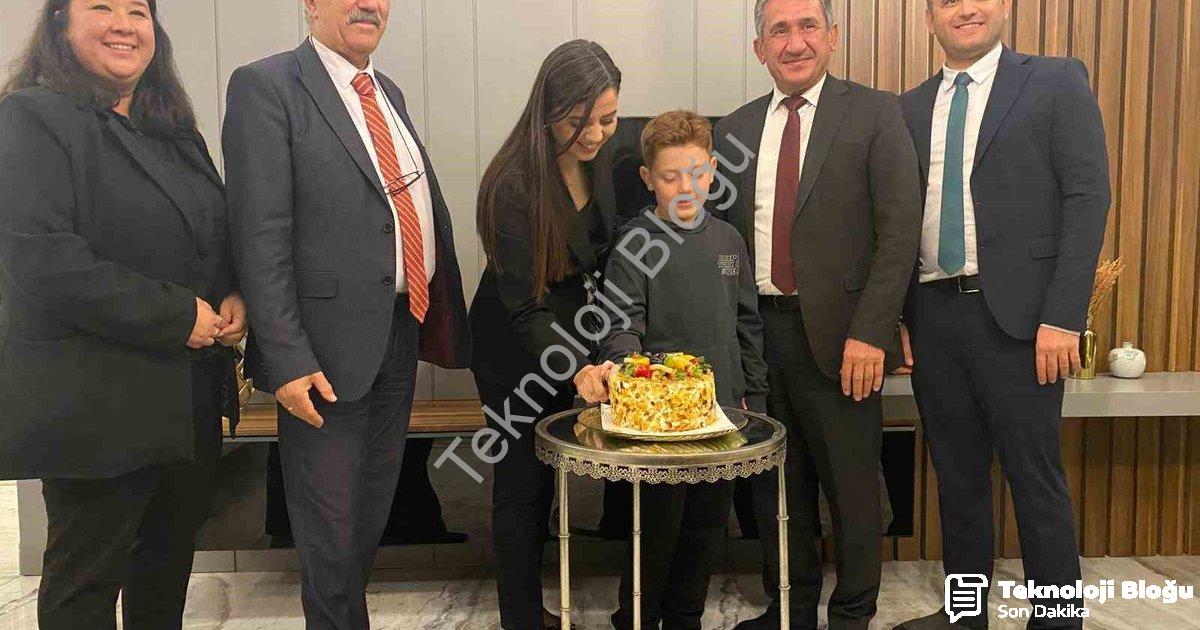 "Menteşe'de Öğretmenlere Çifte Bayram Sürprizi" başlıklı haber için fotorealistik, profesyonel bir h