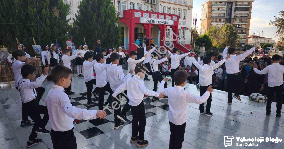 "Nazilli’de Öğretmenler Günü Zeybek Gösterisiyle Renklendi" başlıklı haber için fotorealistik, profe