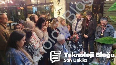 Eski öğrencilerden emekli öğretmene duygulandıran buluşma