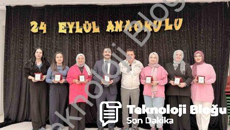 Afyonkarahisar’da muhtardan öğretmenlere anlamlı plaket jesti