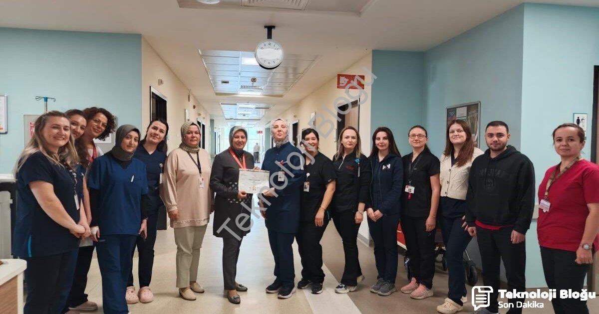 "Kütahya Şehir Hastanesi Göz ve Dermatoloji Kliniğine Hijyen Ödülü" başlıklı haber için fotorealisti