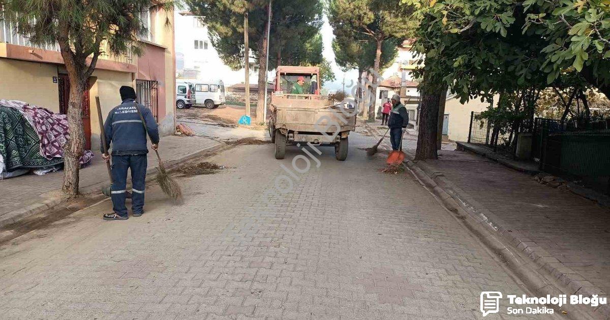 "Karacasu Belediyesi Çevre Temizliği Çalışmalarına Hız Verdi" başlıklı haber için fotorealistik, pro