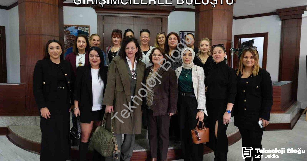 "Didim'de Kadın Dayanışması: Başkan Gençay Girişimcilerle Buluştu" başlıklı haber için fotorealistik