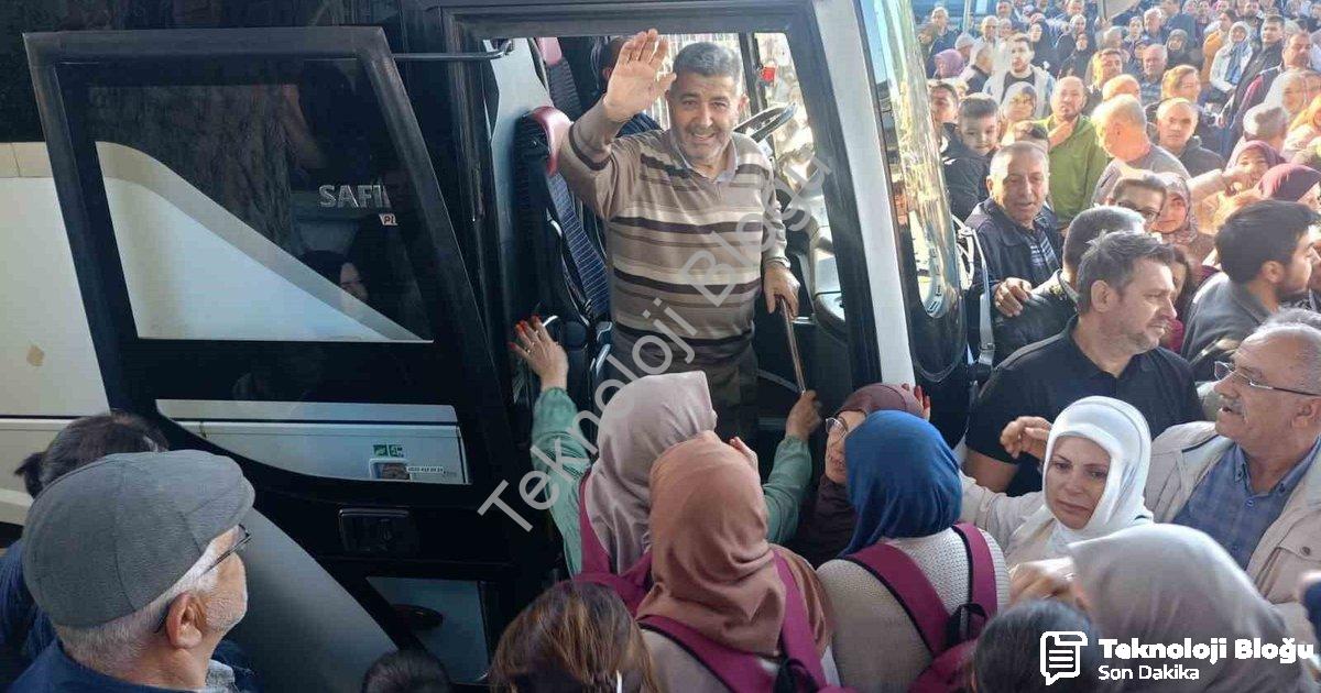 "Çine'de Manevi Heyecan: 90 Kişilik Umre Kafilesi Dualarla Uğurlandı" başlıklı haber için fotorealis